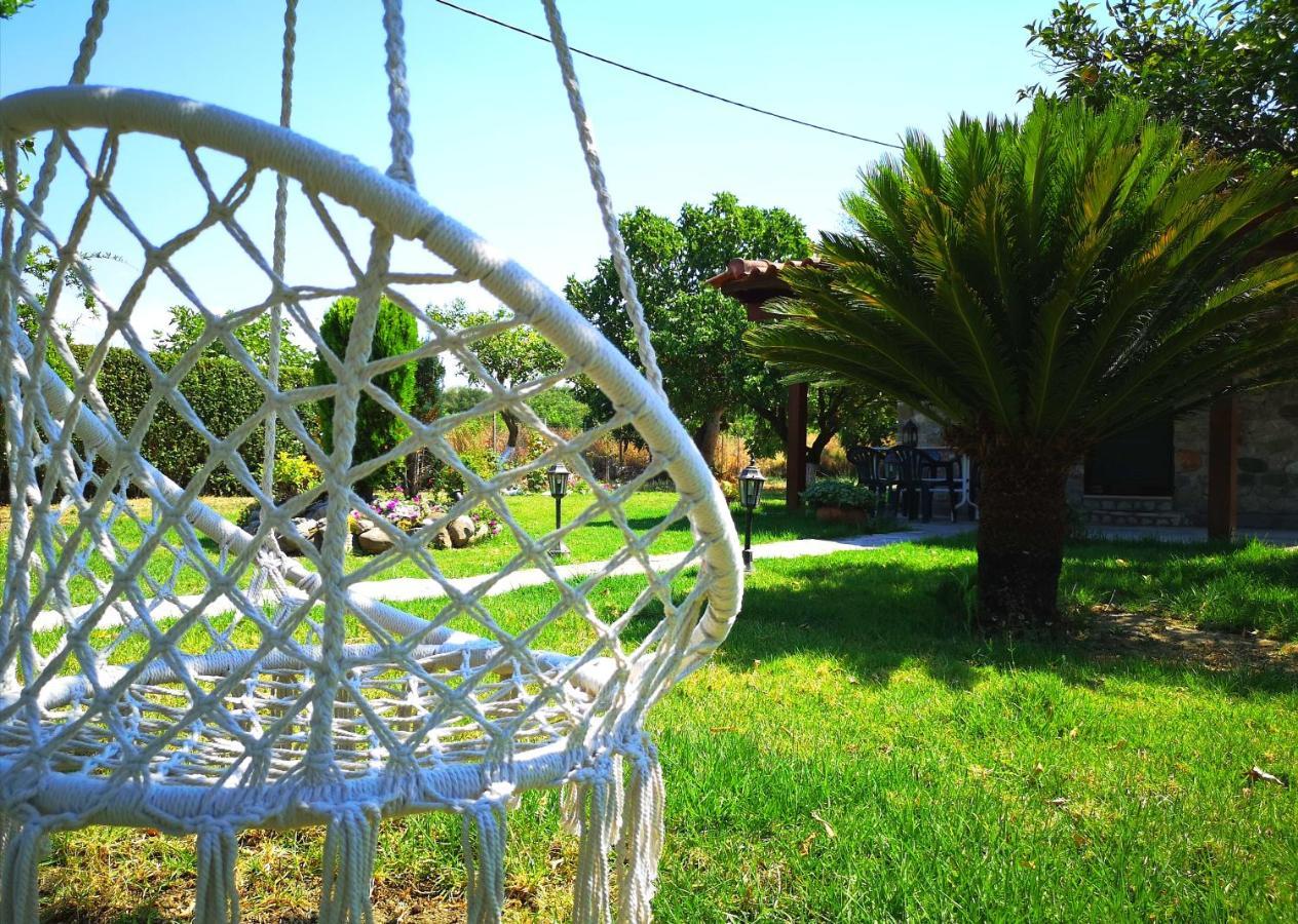 Patras Stonehouse With Large Yard - Πέτρινο Σπίτι Με Αυλή Villa Paralía Eksteriør billede