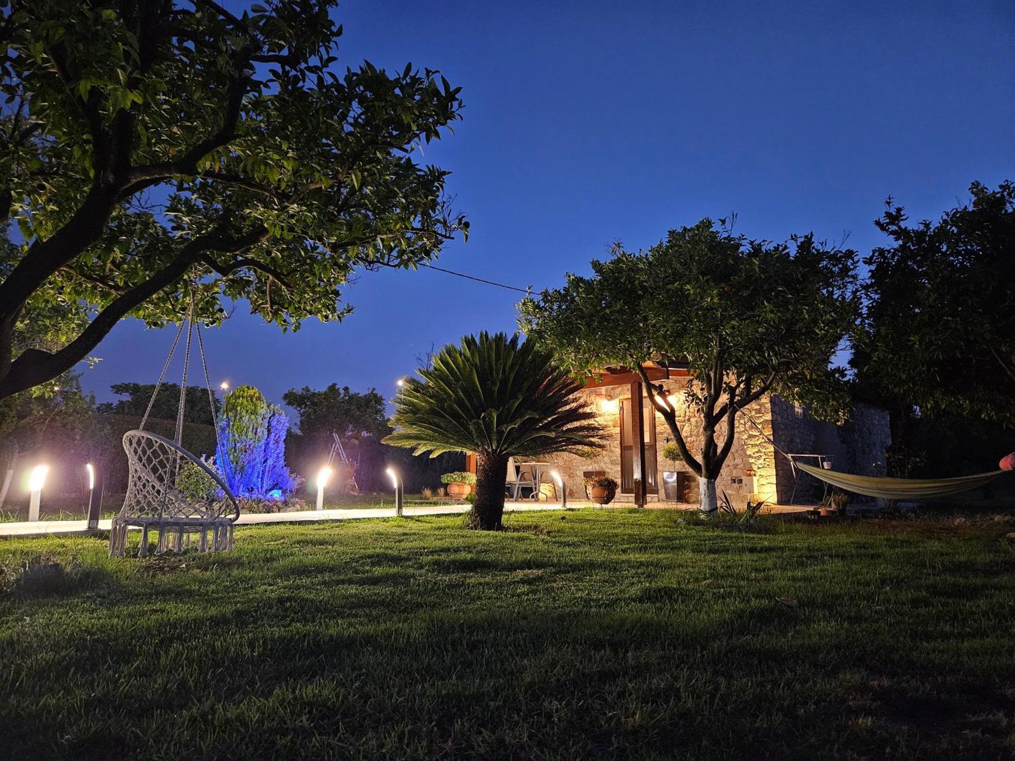 Patras Stonehouse With Large Yard - Πέτρινο Σπίτι Με Αυλή Villa Paralía Eksteriør billede